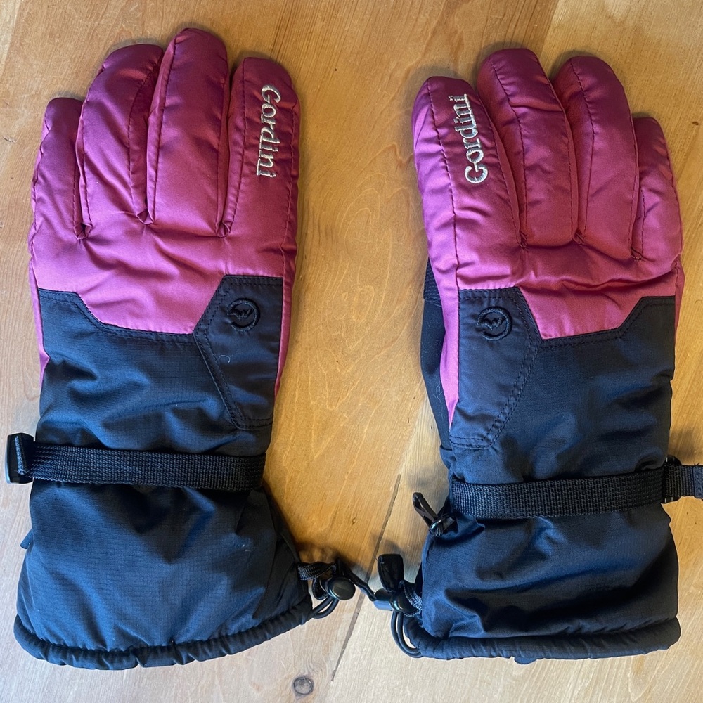 Gordini Women's Pink and Black Winter Gloves NWOT